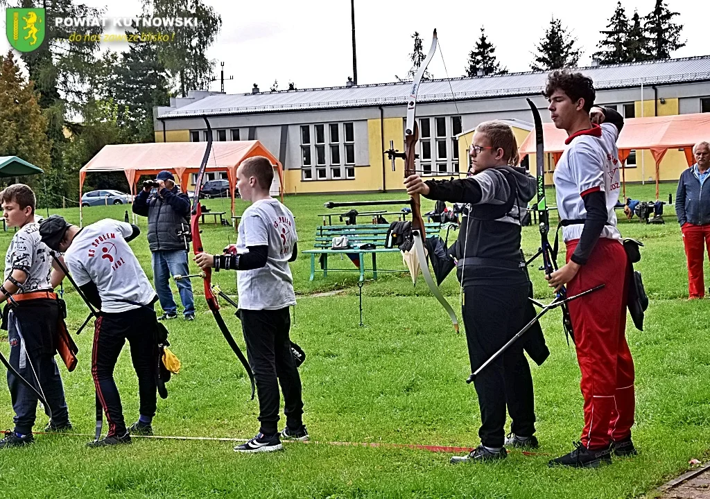 Międzywojewódzkie Mistrzostwa Młodzików w łucznictwie. Brali w nich udział zawodnicy z Kutna