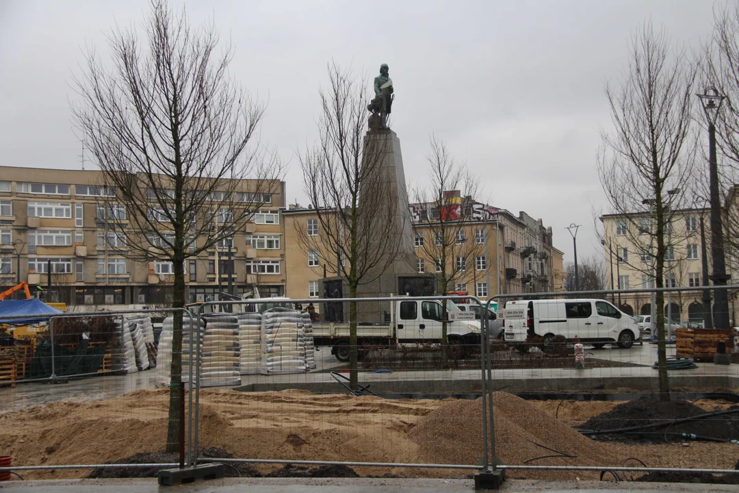 Plac Wolności w Łodzi wciąż placem budowy