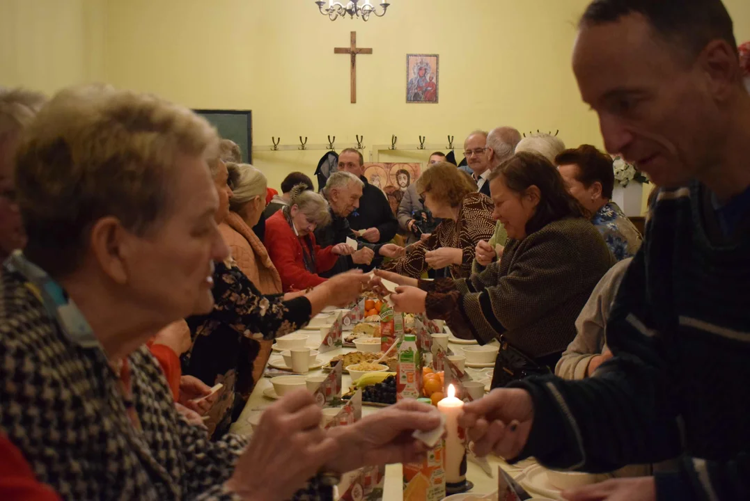 Radosna świąteczna atmosfera w „Przystani” w Zgierzu. Nie spędzili Wigilii samotnie [ZDJĘICA] - Zdjęcie główne