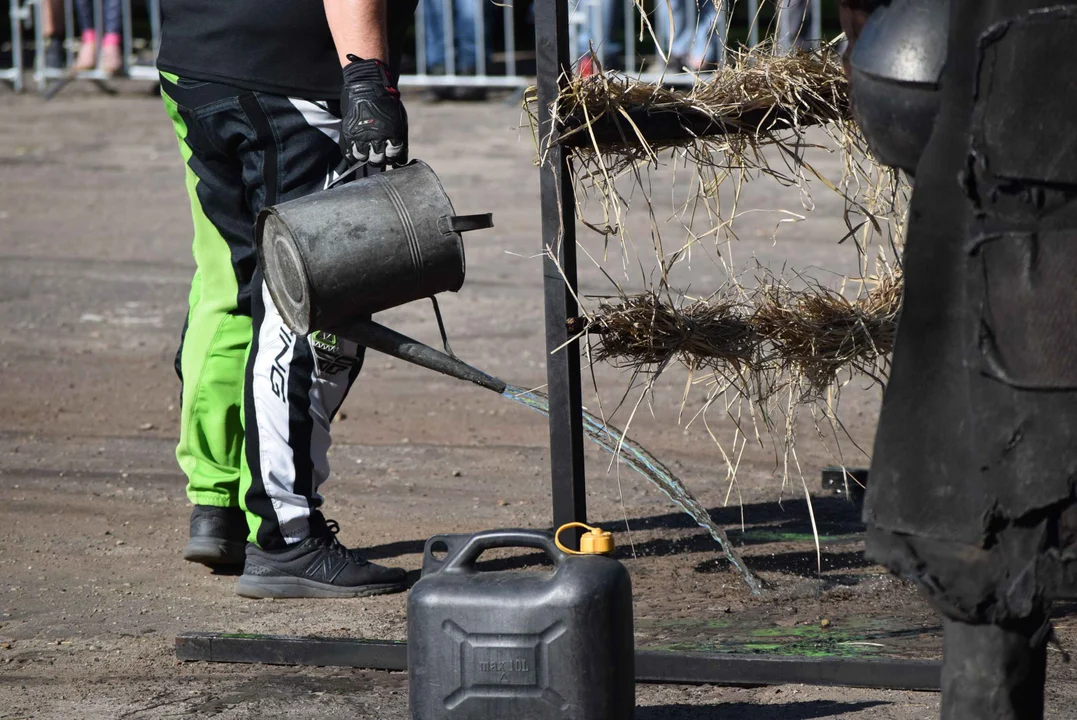 Giganty na czterech kołach zrobiły duże show! Widowiskowy pokaz monster trucków