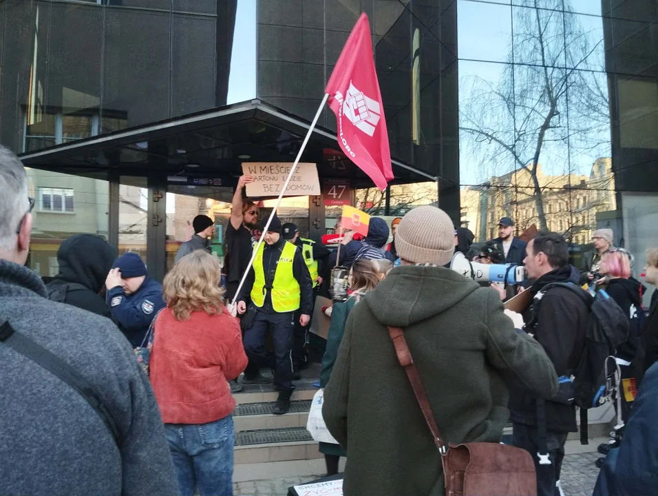 Protest lokatorów pod siedzibą ZLM