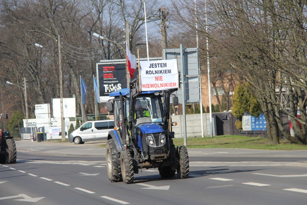 Protest rolników w Łodzi - skrzyżowanie Aleksandrowska/Szczecińska