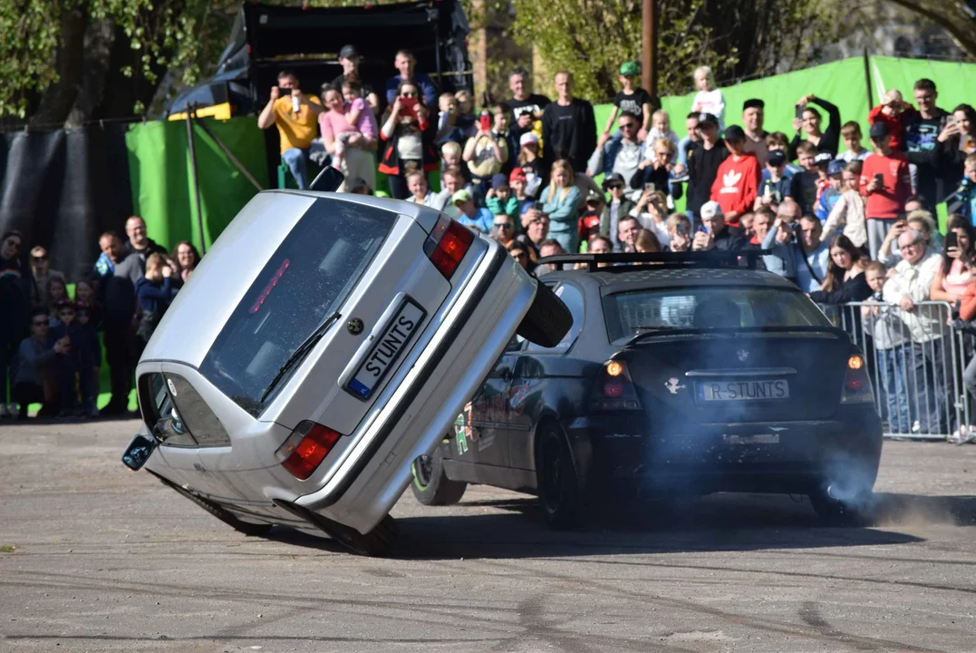 Giganty na czterech kołach zrobiły duże show! Widowiskowy pokaz monster trucków