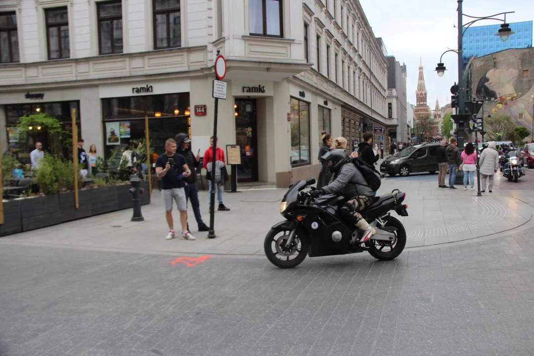 Wielka parada motocyklowa na ulicy Piotrkowskiej w Łodzi