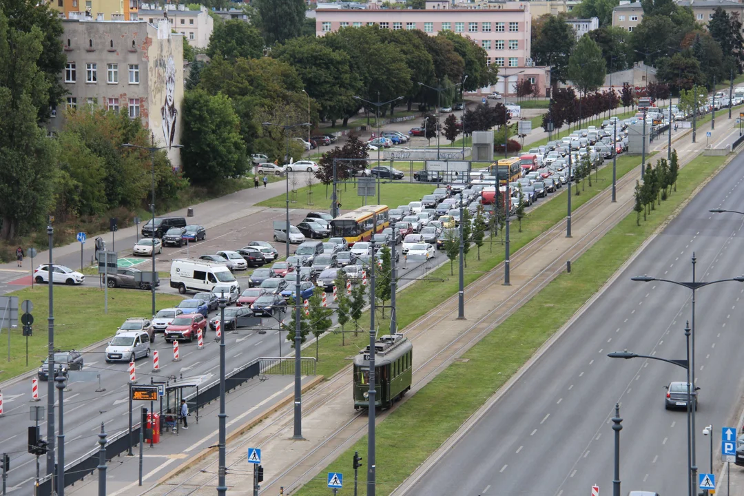 Utrudnienia na al. Piłsudskiego w Łodzi - 23.09.2023 r.