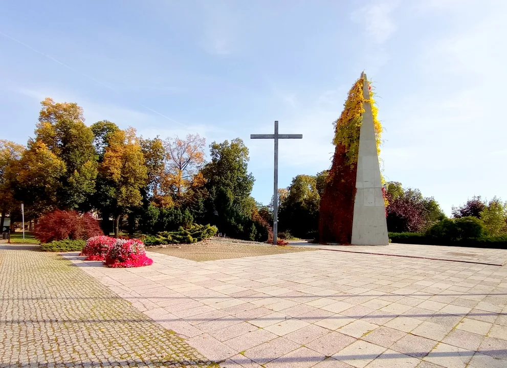 Piotrkowskie "żaglówki" powstały jako pomnik przyjaźni polsko - radzieckiej. Jaka jest ich historia? [ZDJĘCIA] - Zdjęcie główne