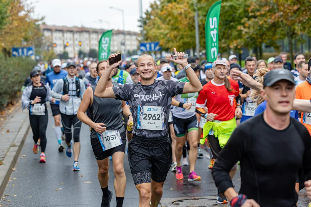 Deszcz, zimno i wiatr nie zepsuły pięknego dnia prawie 4 tysiącom biegaczy