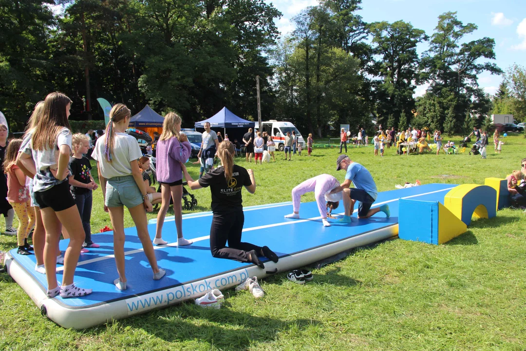 Piknik rodzinny w parku na Młynku w Łodzi