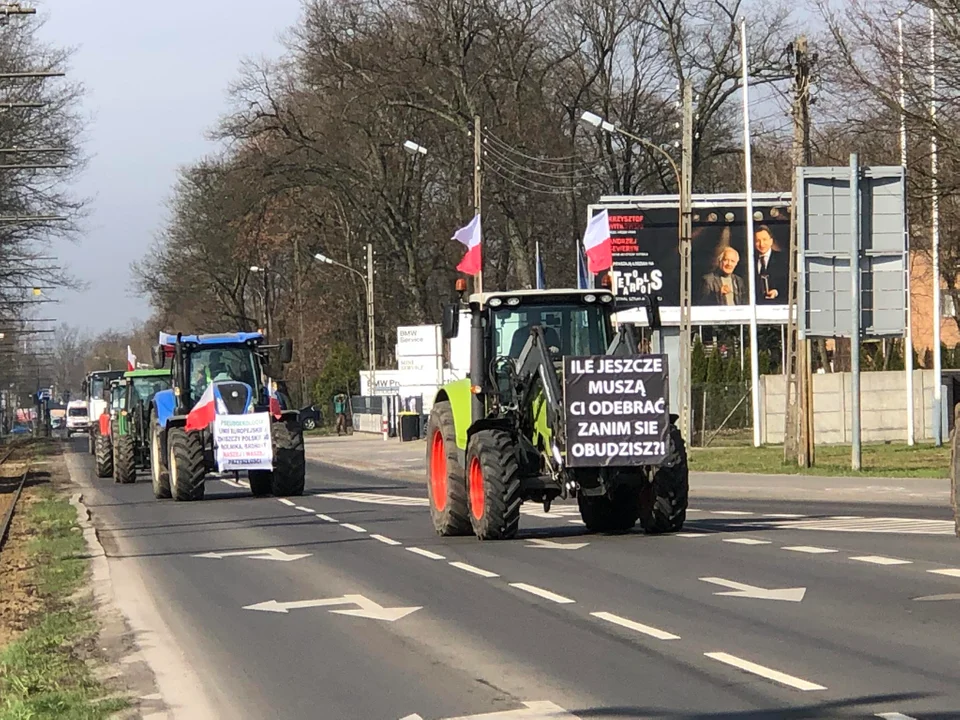 Protest rolników w Łodzi - skrzyżowanie Aleksandrowska/Szczecińska