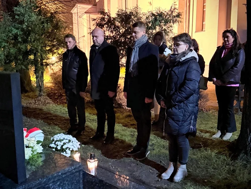 Upamiętnili księdza i uczniów z Zelowa