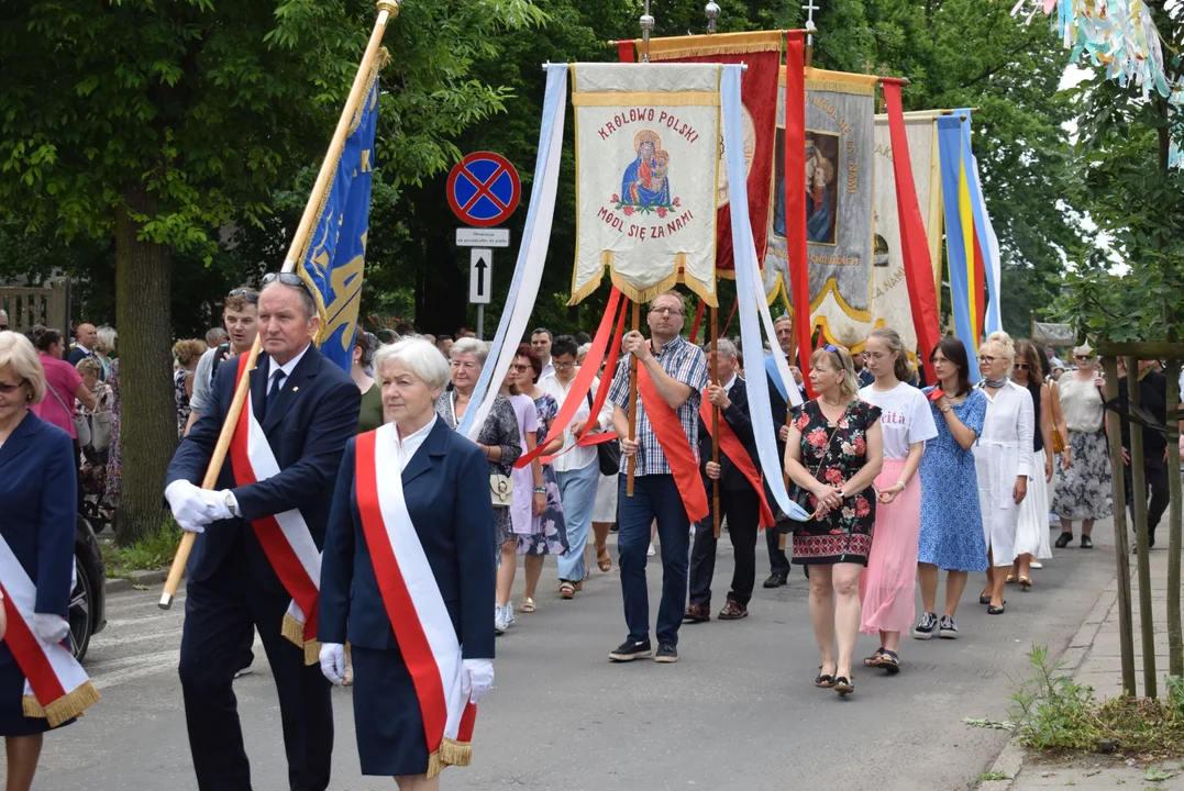 procesja Bożego Ciała w parafii Matki Bożej Dobrej Rady w Zgierzu