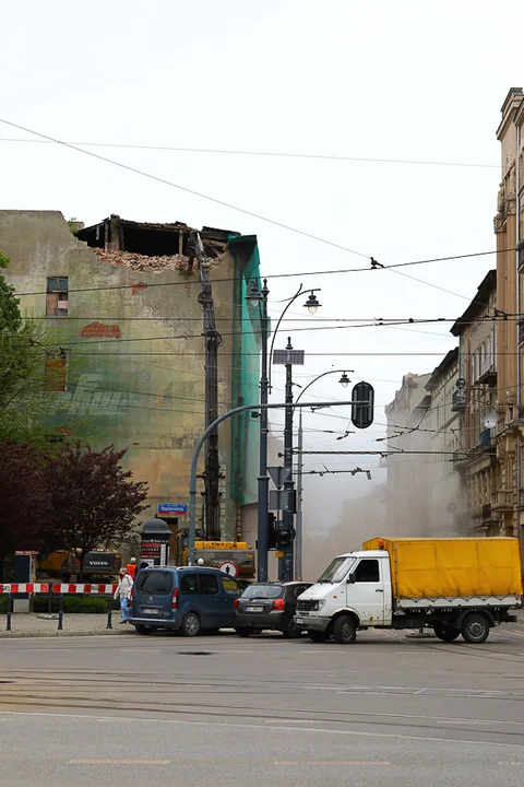 Kamienica przy Kilińskiego 49, w końcu, zostanie zburzona. Wiemy kiedy wrócą tramwaje