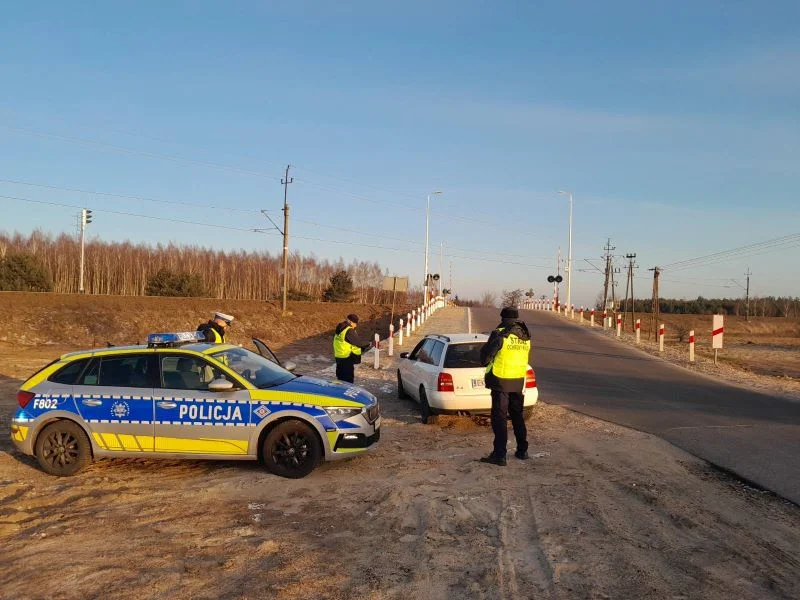 Policjanci i SOK-iści we wspólnej akcji pod Kutnem [FOTO] - Zdjęcie główne