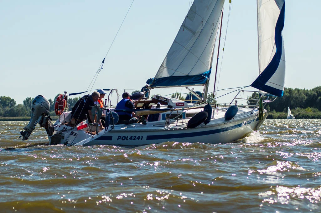 Mistrzostwa Polski klasy Micro - Orlen Cup 2023 i nie tylko. Żeglarze rywalizują na wiślanych falach [ZDJĘCIA] - Zdjęcie główne