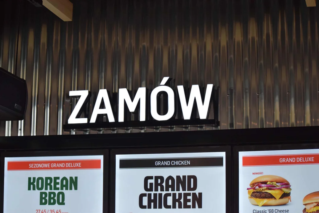 Tłumy łodzian na otwarciu restauracji MAX Premium Burgers. Tego jeszcze w Łodzi nie było [ZOBACZ ZDJĘCIA]