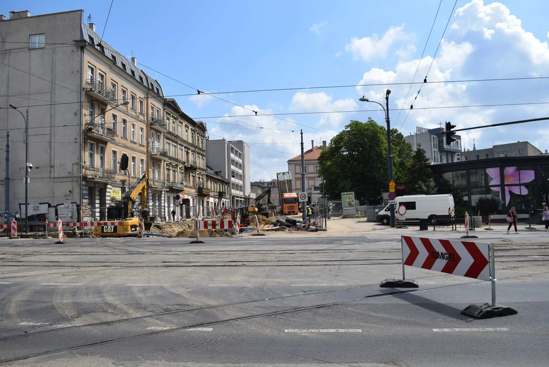 Zakaz wejścia na przejście, które prowadzi do przystanku. Ludzie przecierali oczy ze zdziwienia [ZDJĘCIA]