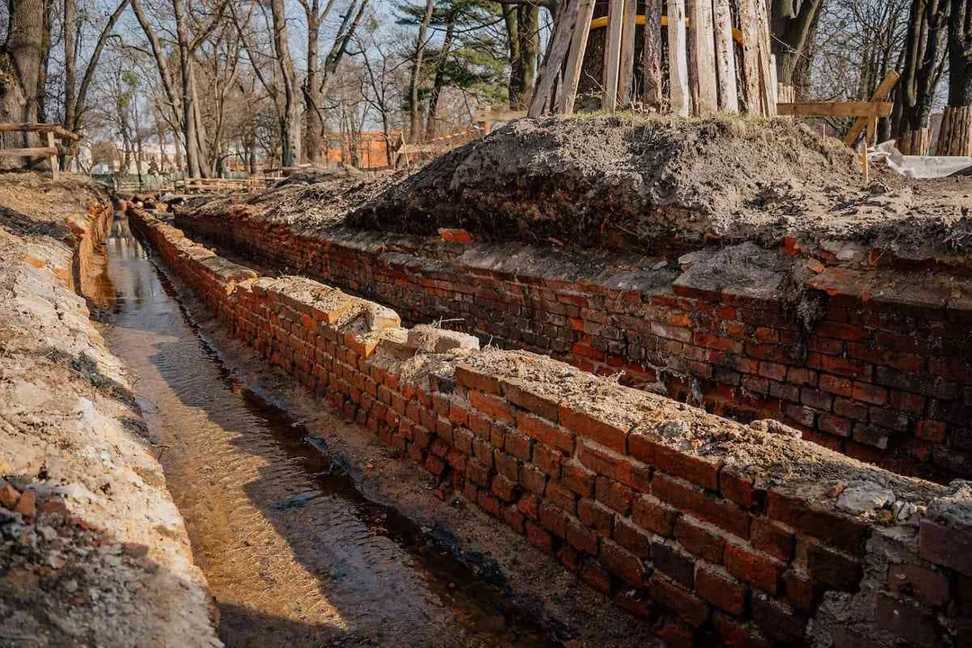 Wyciąganie rzeki Lamus w Łodzi