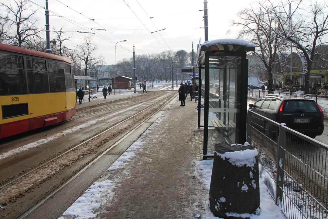 Przystanek Piotrkowska - plac Niepodległości w Łodzi i pętla autobusowa