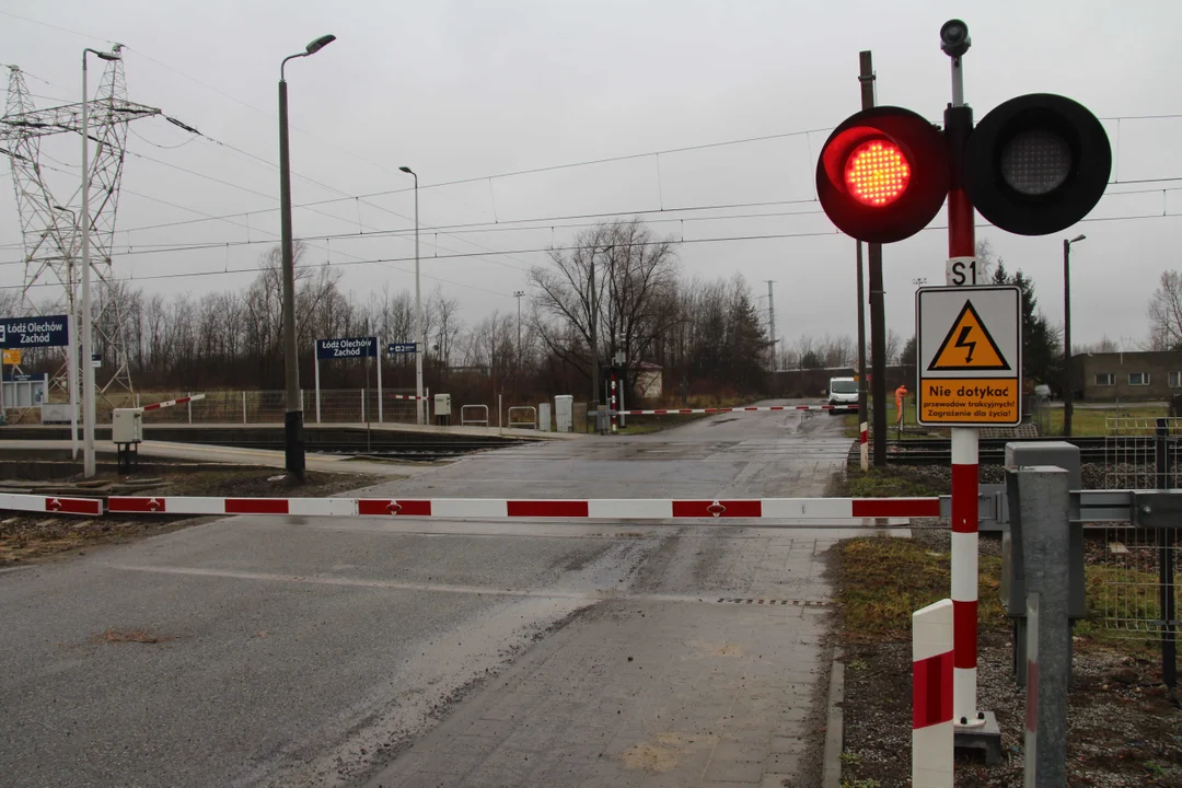 Wyłamanie rogatki na przejeździe kolejowym przy przystanku Łódź Olechów Zachód