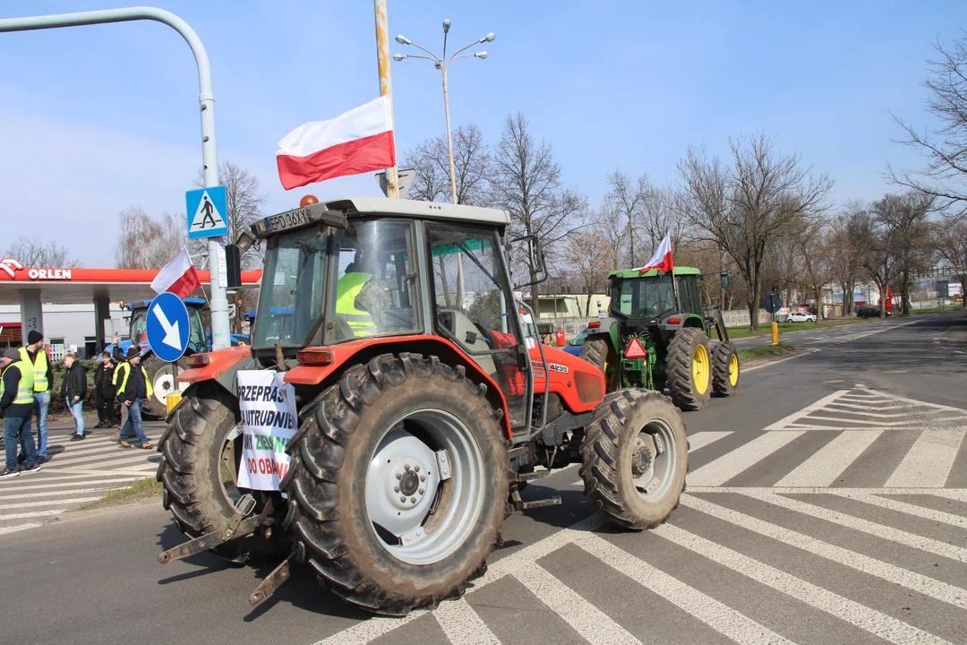 Protest rolników w Łodzi - skrzyżowanie Aleksandrowska/Szczecińska