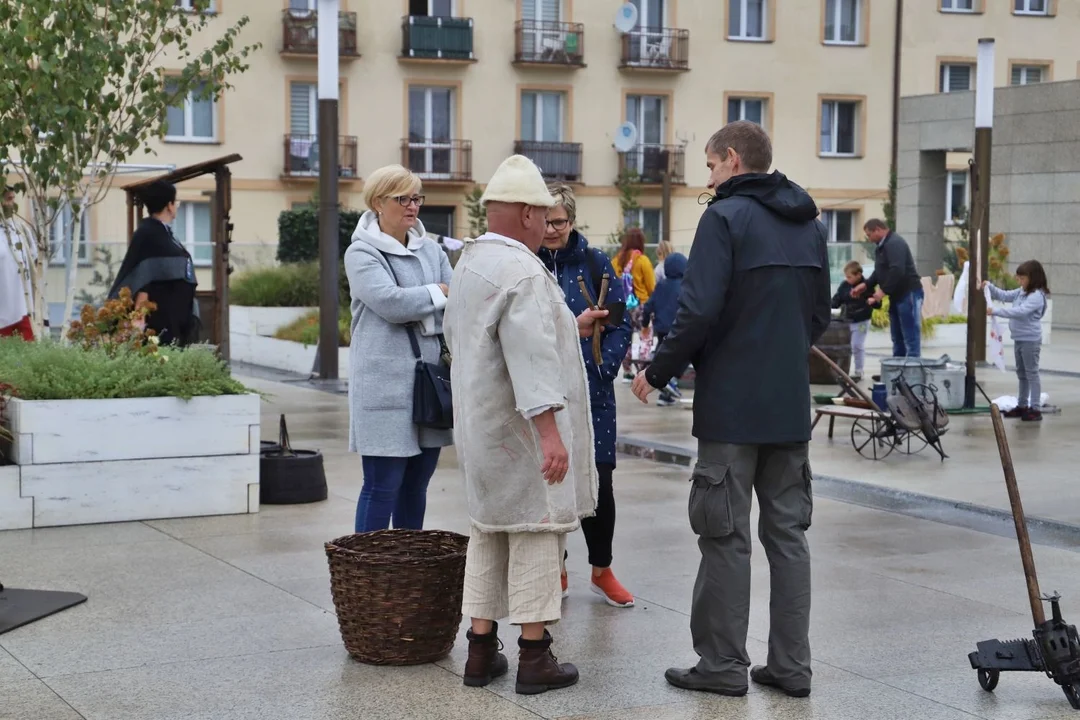 Centrum Kutna tętni życiem. Na mieszkańców czeka m.in. Teatr Wagabunda i wystawa samochodów