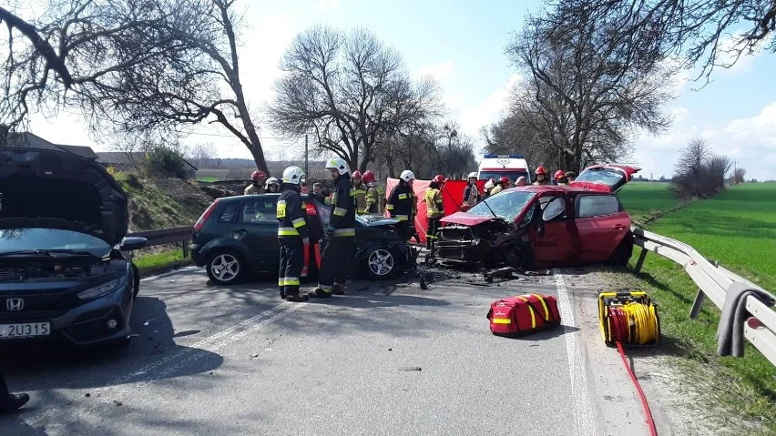 Zmarł 92-letni sprawca wypadku w Lipinach. Czy starsi kierowcy powinni przechodzić dodatkowe badania? - Zdjęcie główne