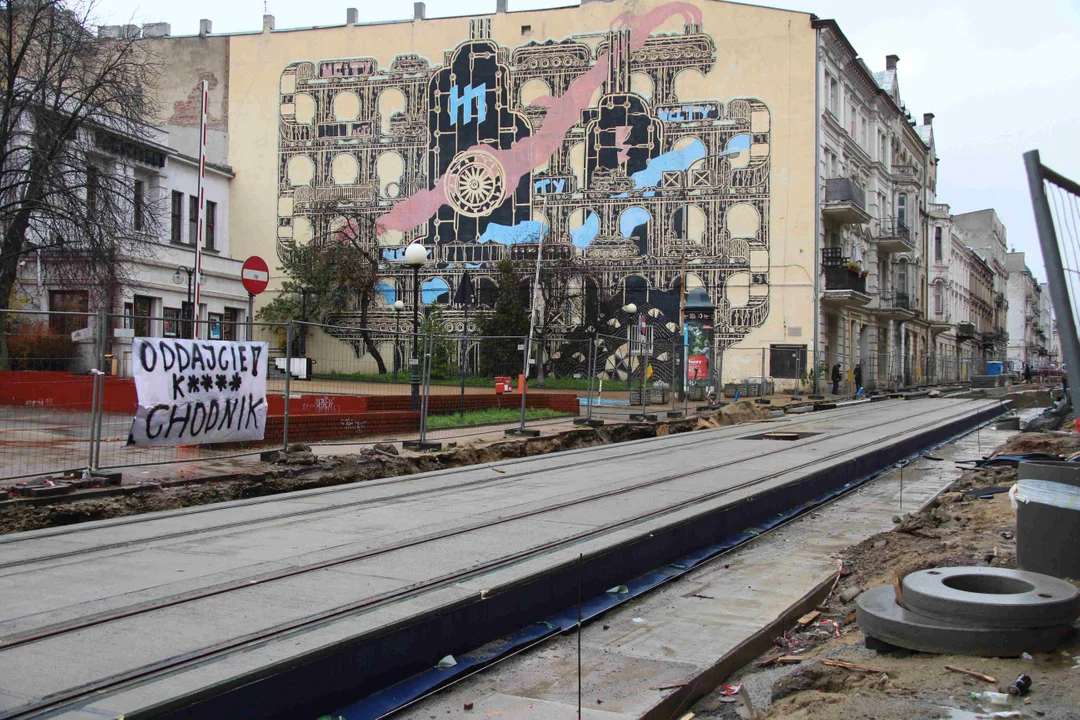 Szczery banner na ulicy Legionów w Łodzi.