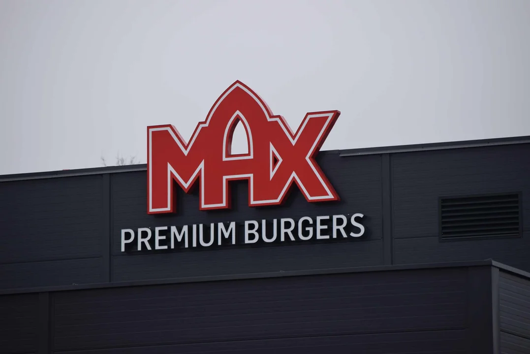 Tłumy łodzian na otwarciu restauracji MAX Premium Burgers. Tego jeszcze w Łodzi nie było [ZOBACZ ZDJĘCIA]