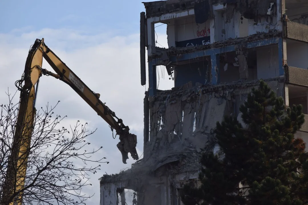 Trwa rozbiórka zakładu przy Lodowej w Łodzi