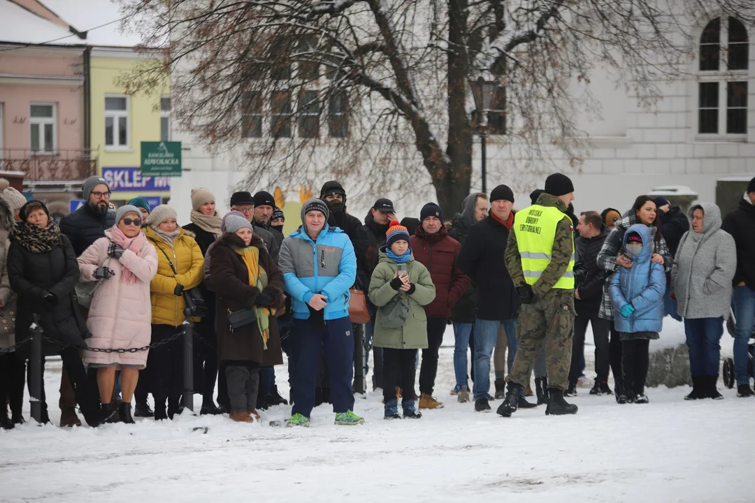 Uroczystą przysięgę złożyli dziś na Placu Piłsudskiego w Kutnie żołnierze 9 Łódzkiej Brygady Wojsk Obrony Terytorialnej