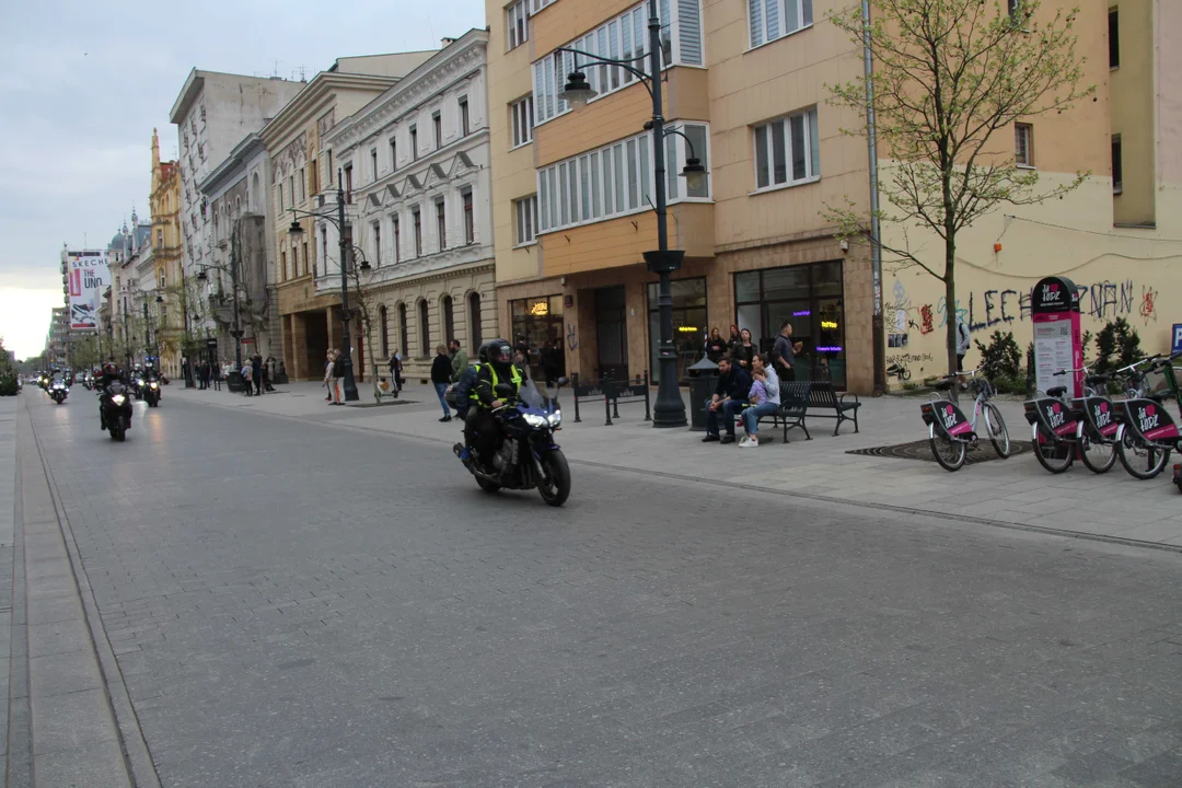 Wielka parada motocyklowa na ulicy Piotrkowskiej w Łodzi