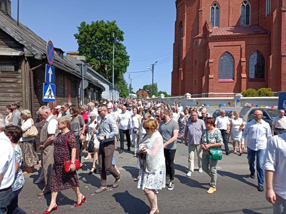 Ulicami Zgierza przeszły procesje Bożego Ciała.