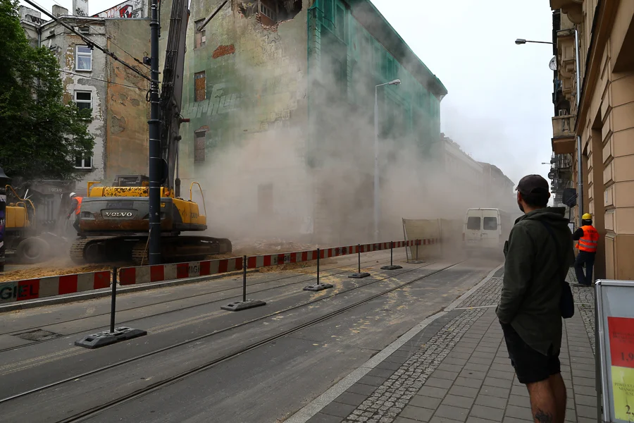 Kamienica przy Kilińskiego 49, w końcu, zostanie zburzona. Wiemy kiedy wrócą tramwaje