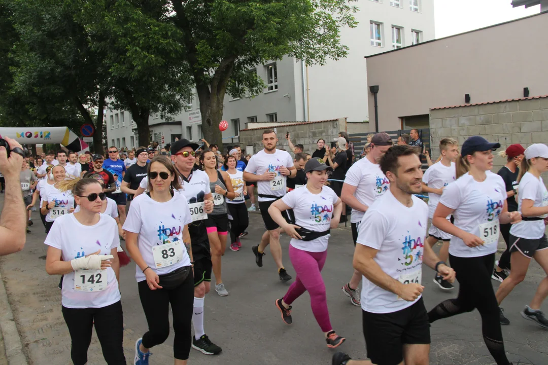 Piknik rodzinny fundacji „Daj piątaka na dzieciaka” na Bałutach