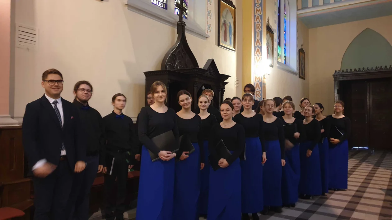 Chóry z całej Polski zjechały do Zgierza. Kościół św. Katarzyny wypełnił się śpiewem [ZDJĘCIA] - Zdjęcie główne