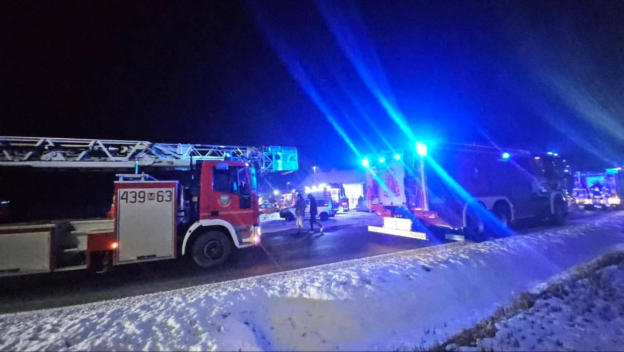 Potężny pożar w regionie. W akcji siedem zastępów straży! [ZDJĘCIA] - Zdjęcie główne