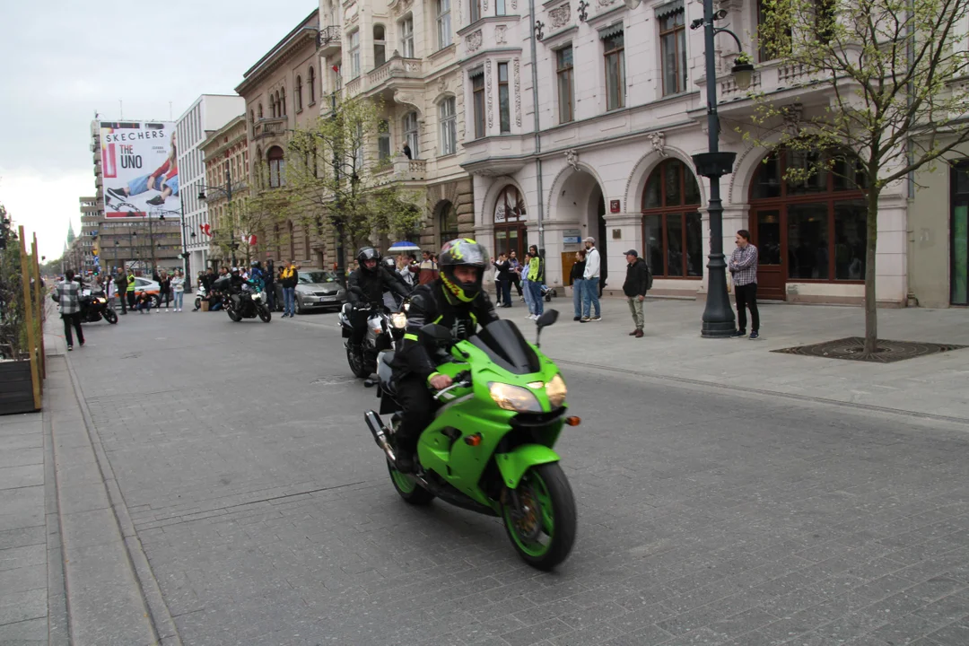 Wielka parada motocyklowa na ulicy Piotrkowskiej w Łodzi