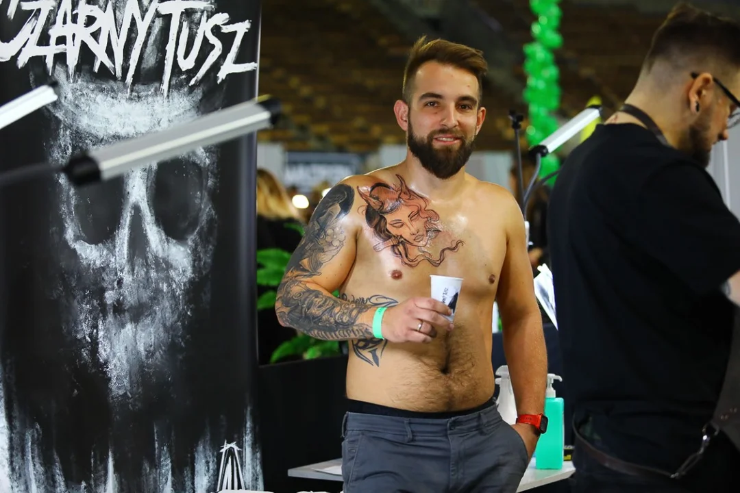 Łódź Tattoo Konwent w Atlas Arenie, wielu łodzian z nowymi dziarkami.