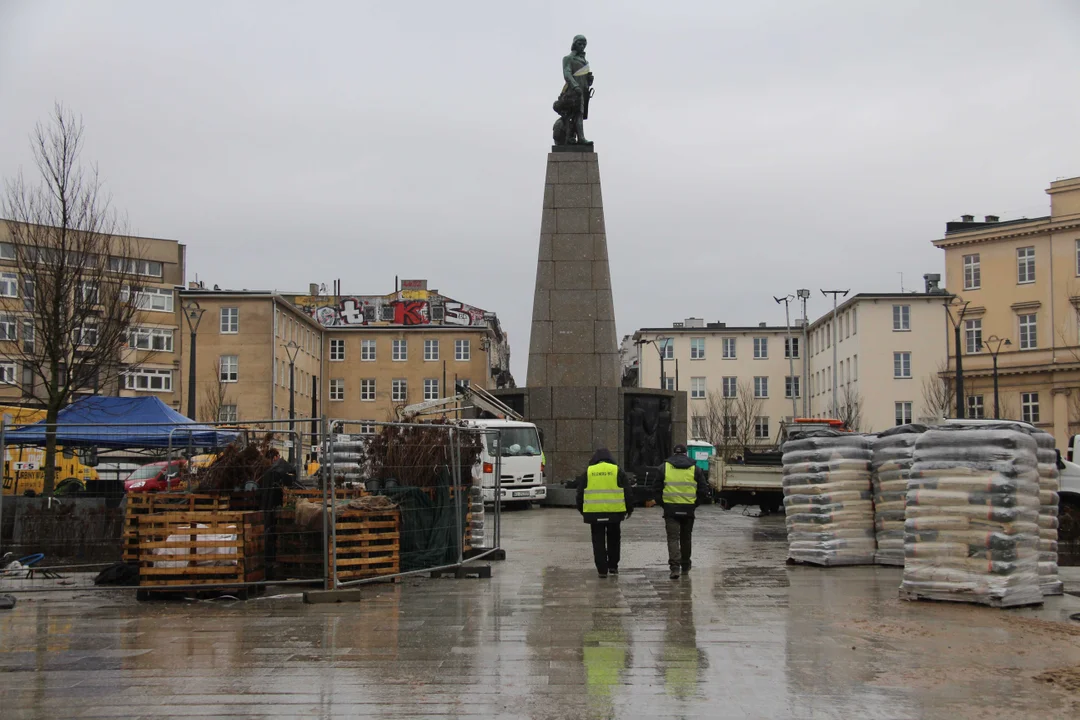 Plac Wolności w Łodzi wciąż placem budowy