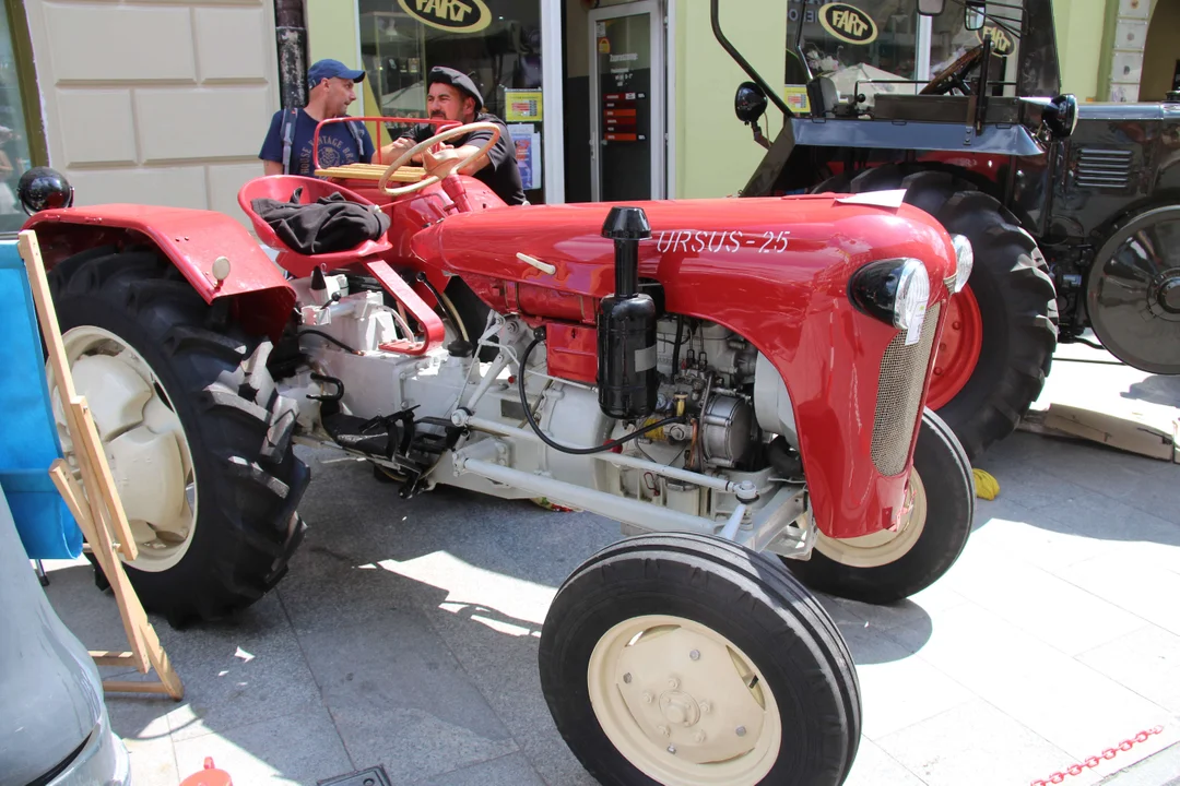 Wystawa motoryzacyjnych klasyków na Piotrkowskiej