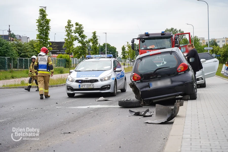 Uwaga kierowcy! Utrudnienia na drodze. Dwa auta i motocykl zderzyły się na Staszica [FOTO] - Zdjęcie główne