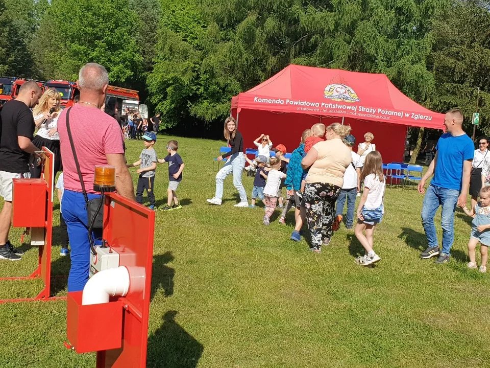 Piknik Strażacki w Dzierżąznej pod Zgierzem. Piękna pogoda i mnóstwo atrakcji, muzyki i dobrego jedzenia [zdjęcia]