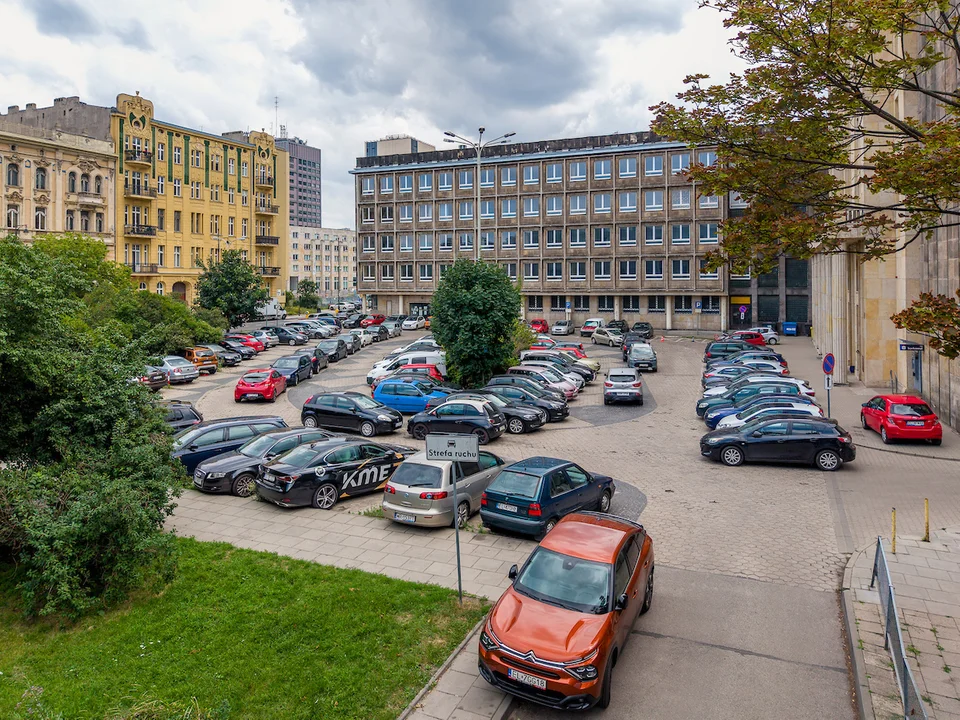 Znika kolejny darmowy parking w centrum miasta