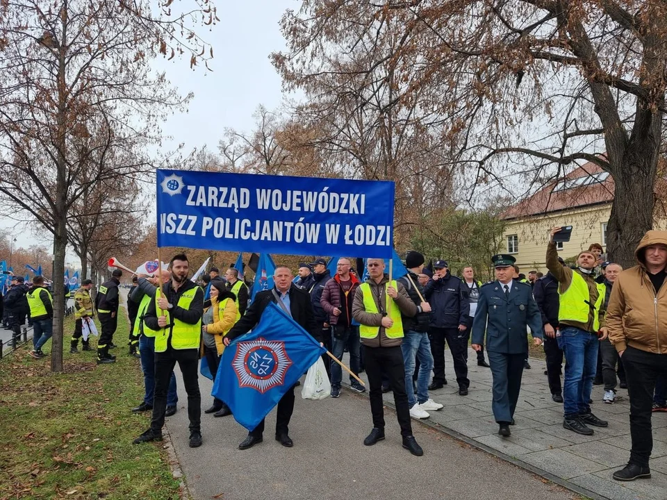 Policjanci pouczają zamiast karać. Trwa akcja protestacyjna mundurowych - Zdjęcie główne