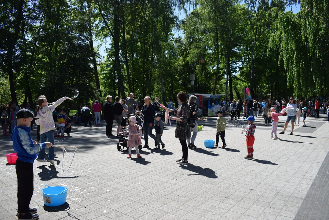 Festiwal baniek mydlanych i kolorów w Parku Miejskim w Zgierzu