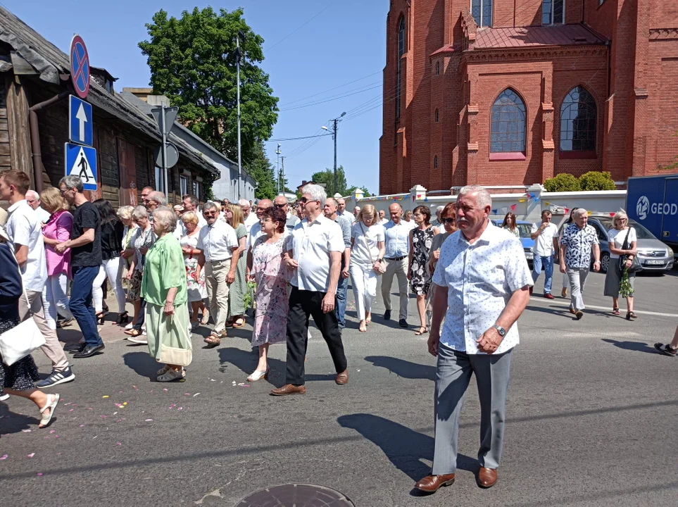 Ulicami Zgierza przeszły procesje Bożego Ciała.