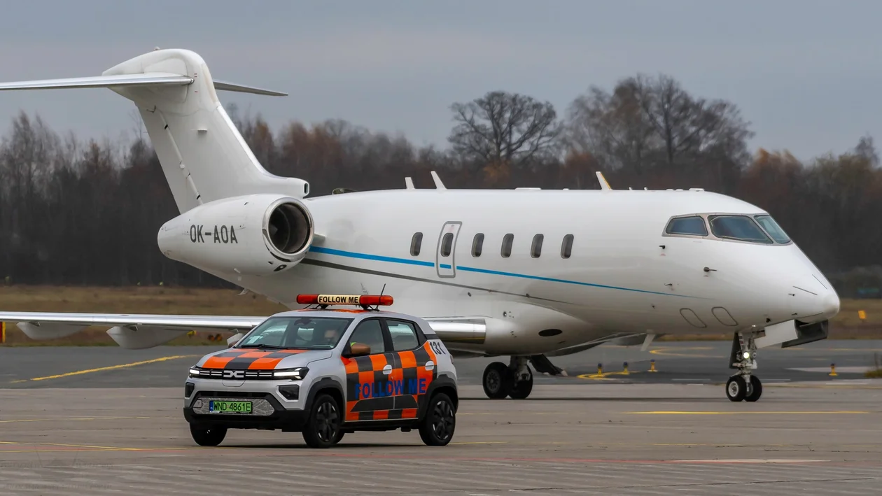 Lewy wylądował na lotnisku w Łodzi