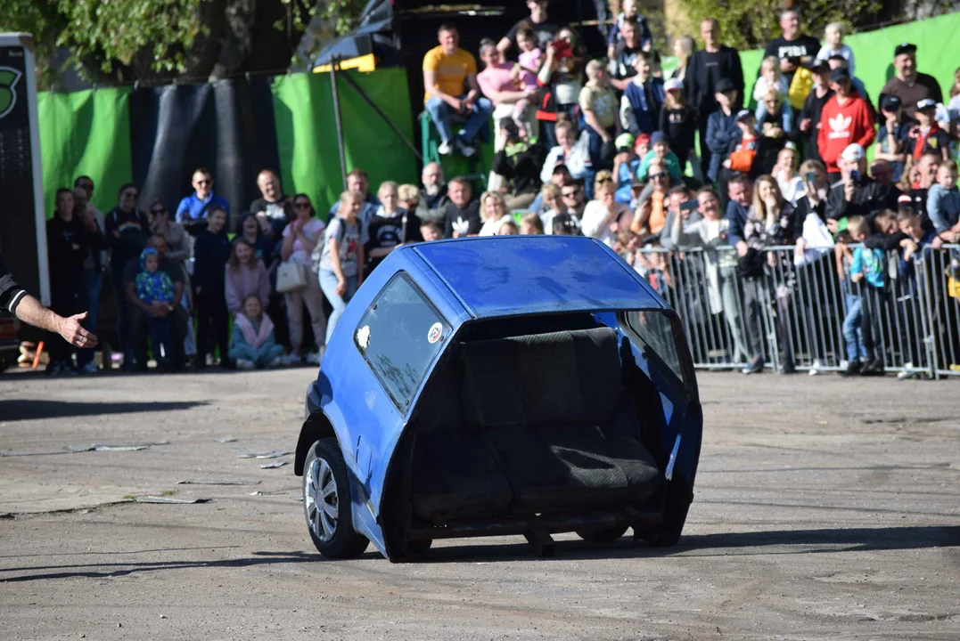 Giganty na czterech kołach zrobiły duże show! Widowiskowy pokaz monster trucków