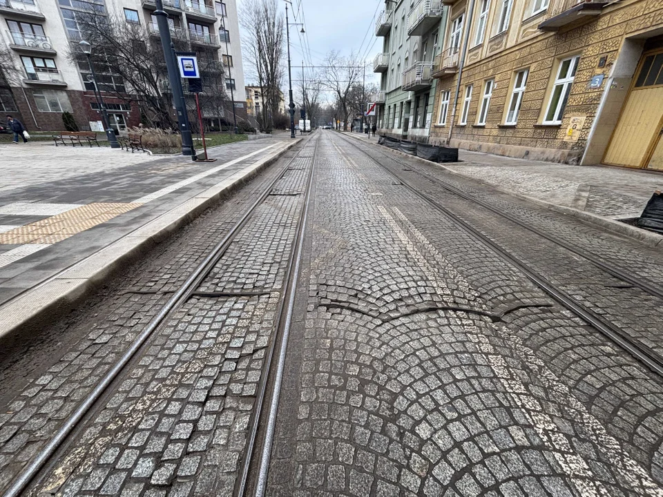 Nowa kostka na ulicy Cmentarnej już do naprawy