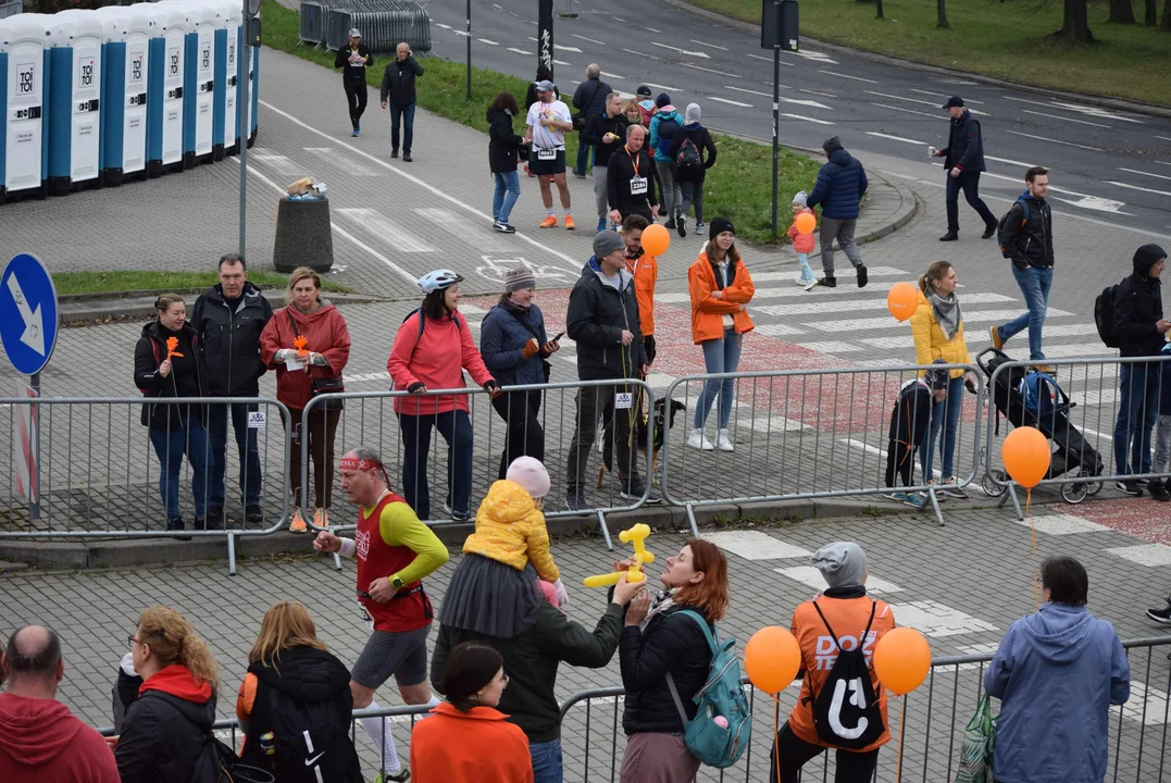 DOZ Maraton ulicami miasta. Zobacz zdjęcia z biegu głównego